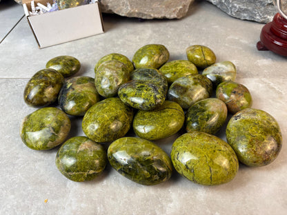 Green Opal Palm Stone Smooth Polished Carved Crystal for Distraction Worry Stress Home Decor Gift Christmas Meditation Pocket Relief