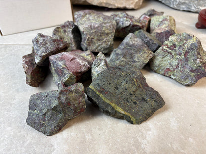 Raw Mozambique Dragon Blood Stone Natural Carved Crystal, Holiday Home Decor Crystal Collectible Arts Crafts Home Decor Gift Christmas