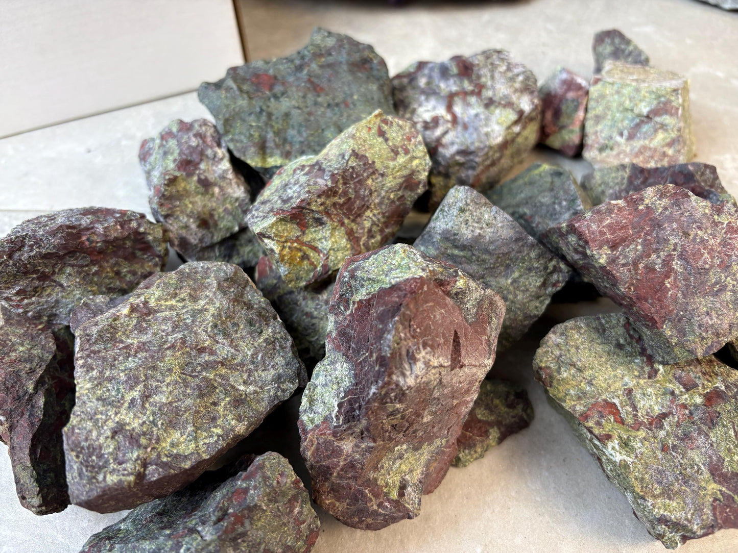 Raw Mozambique Dragon Blood Stone Natural Carved Crystal, Holiday Home Decor Crystal Collectible Arts Crafts Home Decor Gift Christmas