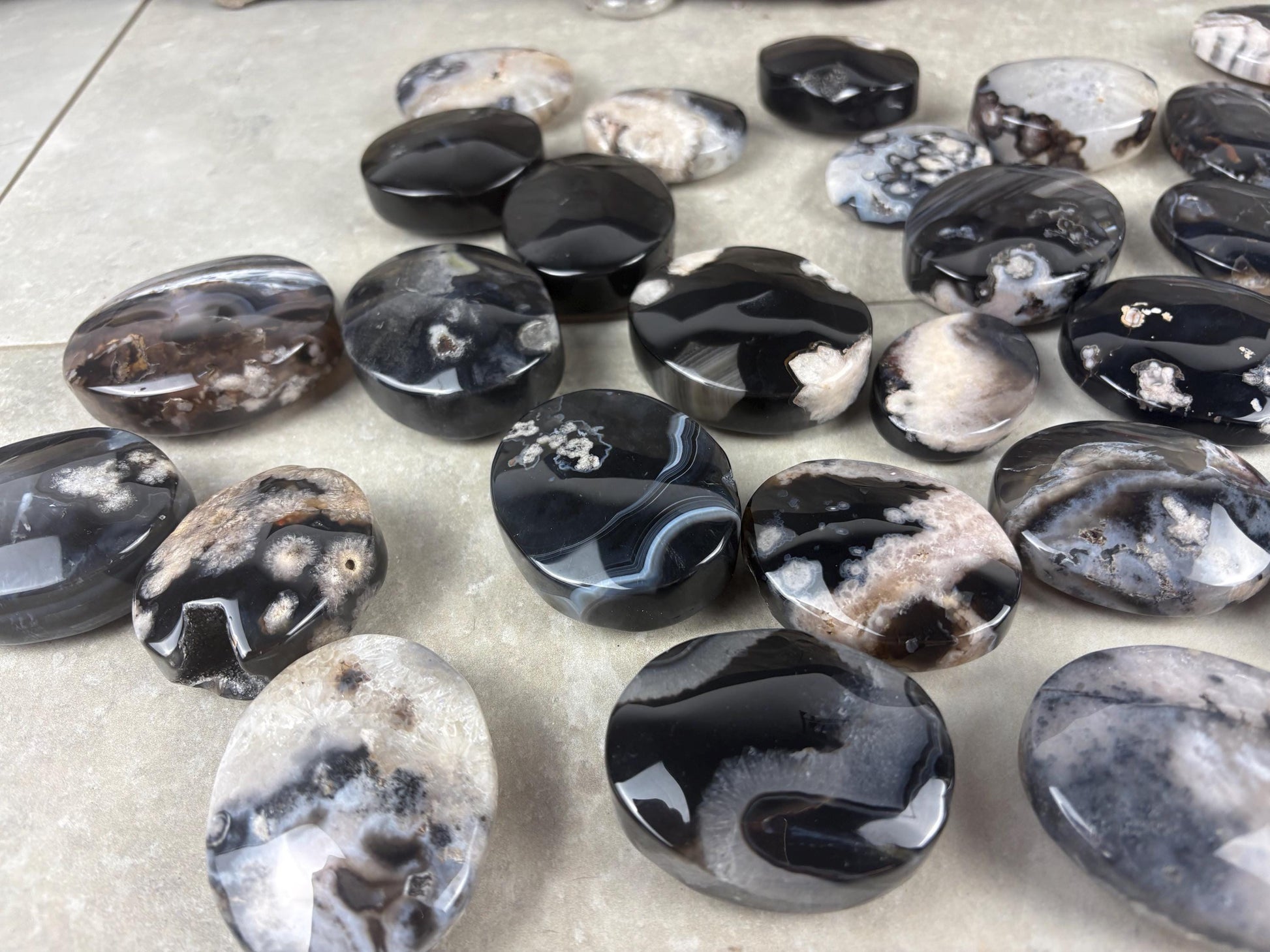 Black Flower Agate Palm Stone: Anxiety Relief Meditation Gift Home Decor Worry Pocket Stress Anxiety Meditation Worry Anxiety Distraction