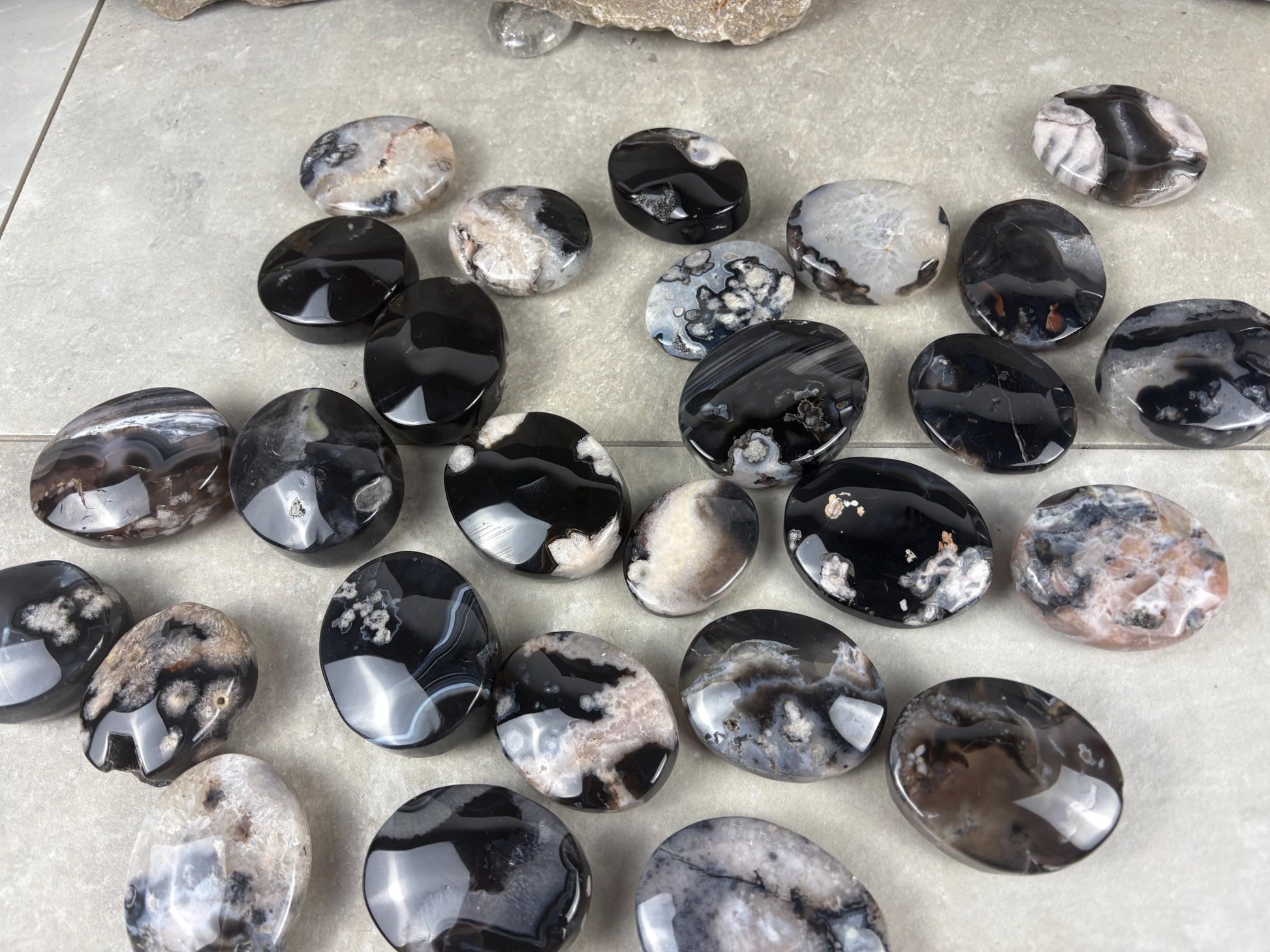 Black Flower Agate Palm Stone: Anxiety Relief Meditation Gift Home Decor Worry Pocket Stress Anxiety Meditation Worry Anxiety Distraction