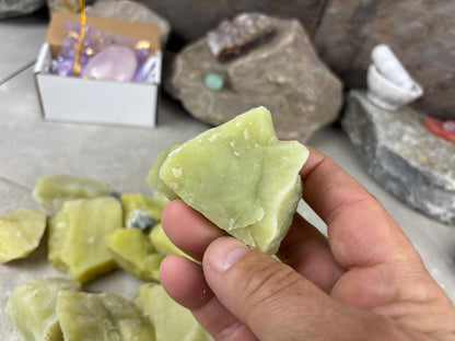 Raw California Chartreuse Jade Stone Natural Carved Crystal, Holiday Home Decor Crystal Collectible Arts Crafts Home Decor Gift Christmas