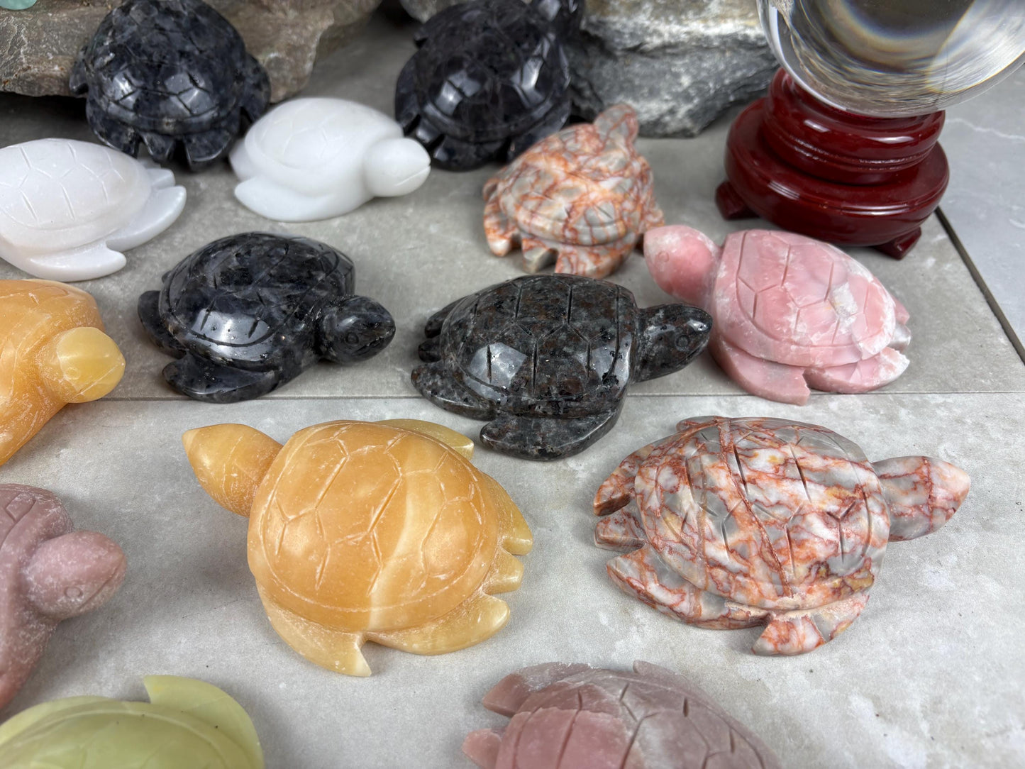 Peruvian Crystal Sea Turtle Carving: Polished Gemstone Feng Shui Decor
