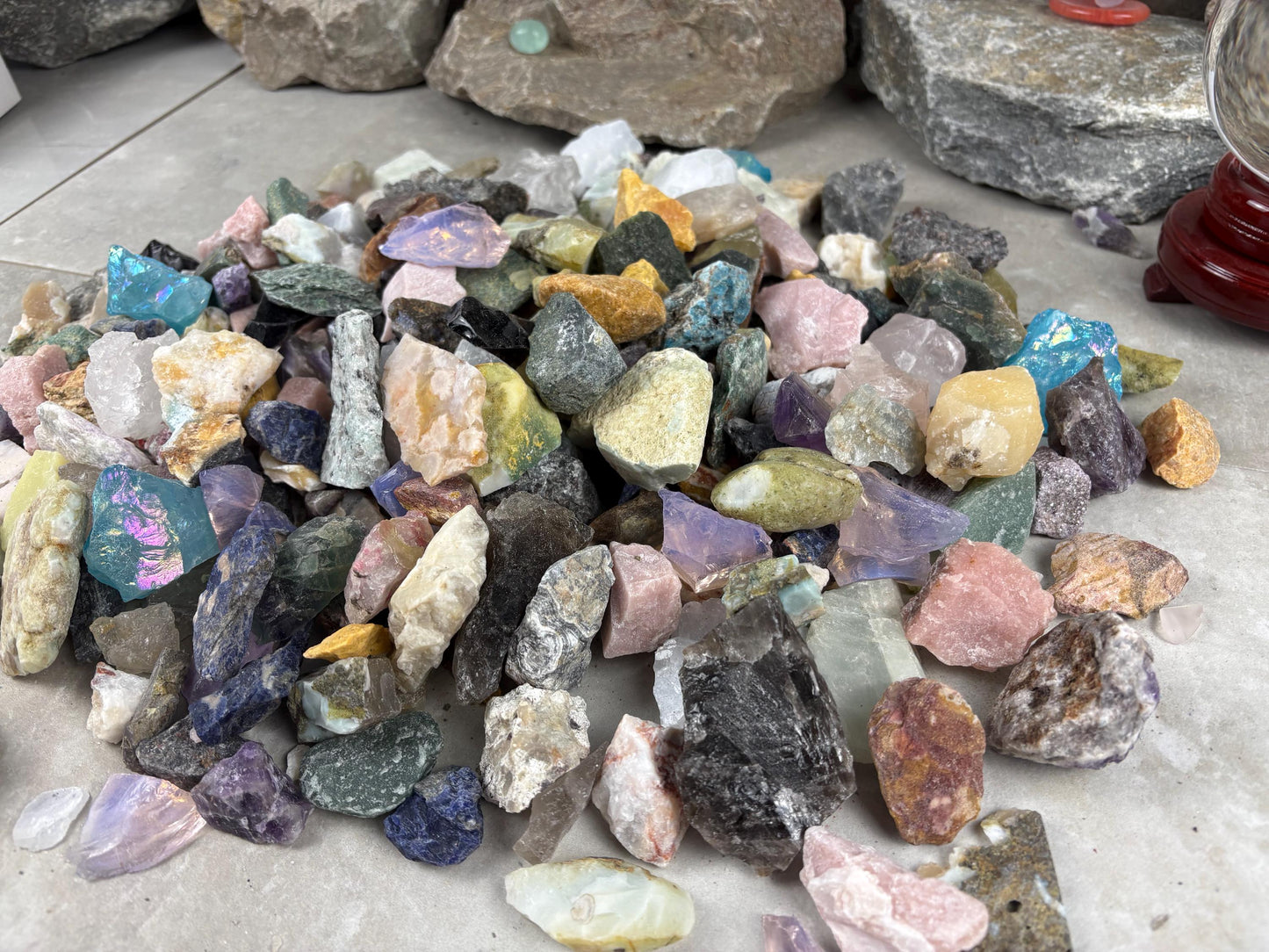 Raw Crystal Confetti Glass Arts and Crafts Home Decor Gift Birthday Stone Worry Meditation Christmas Quartz Kunzite Jade Zoisite Calcite