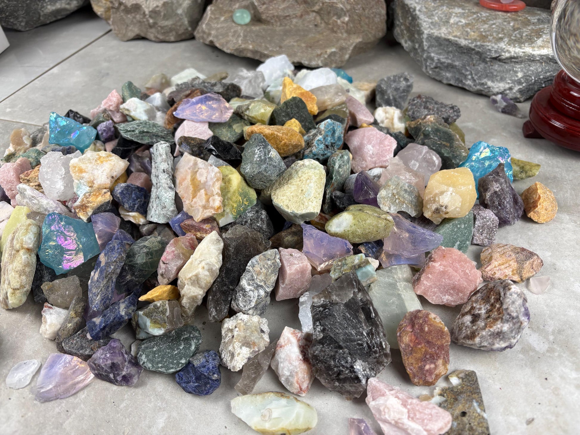Raw Crystal Confetti Glass Arts and Crafts Home Decor Gift Birthday Stone Worry Meditation Christmas Quartz Kunzite Jade Zoisite Calcite