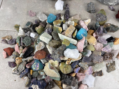 Raw Crystal Confetti Glass Arts and Crafts Home Decor Gift Birthday Stone Worry Meditation Christmas Quartz Kunzite Jade Zoisite Calcite