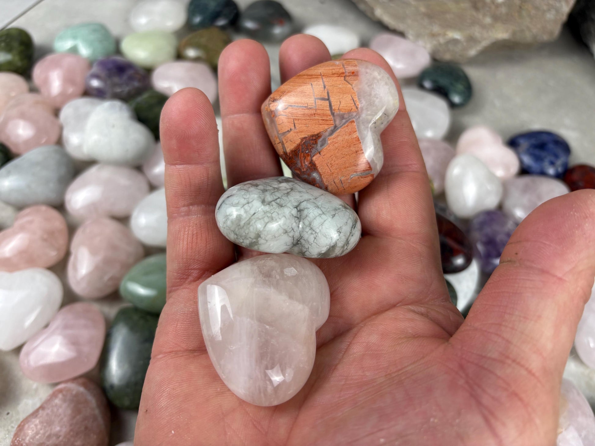 Assorted Heart Talisman Carved Polished Crystal Worry Pocket Personal Protection Stress Anxiety Palm Stone Home Decor Gift BirthdayChristmas