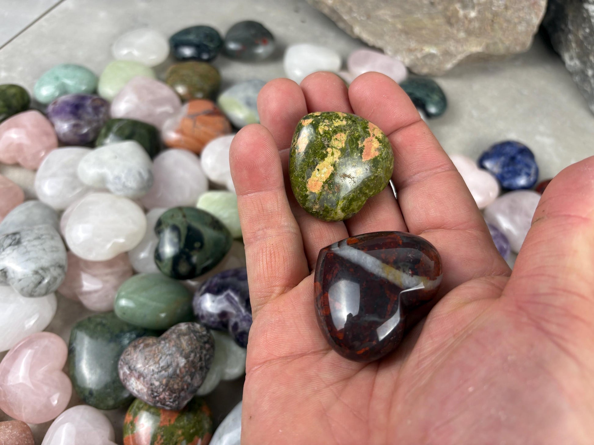 Assorted Heart Talisman Carved Polished Crystal Worry Pocket Personal Protection Stress Anxiety Palm Stone Home Decor Gift BirthdayChristmas
