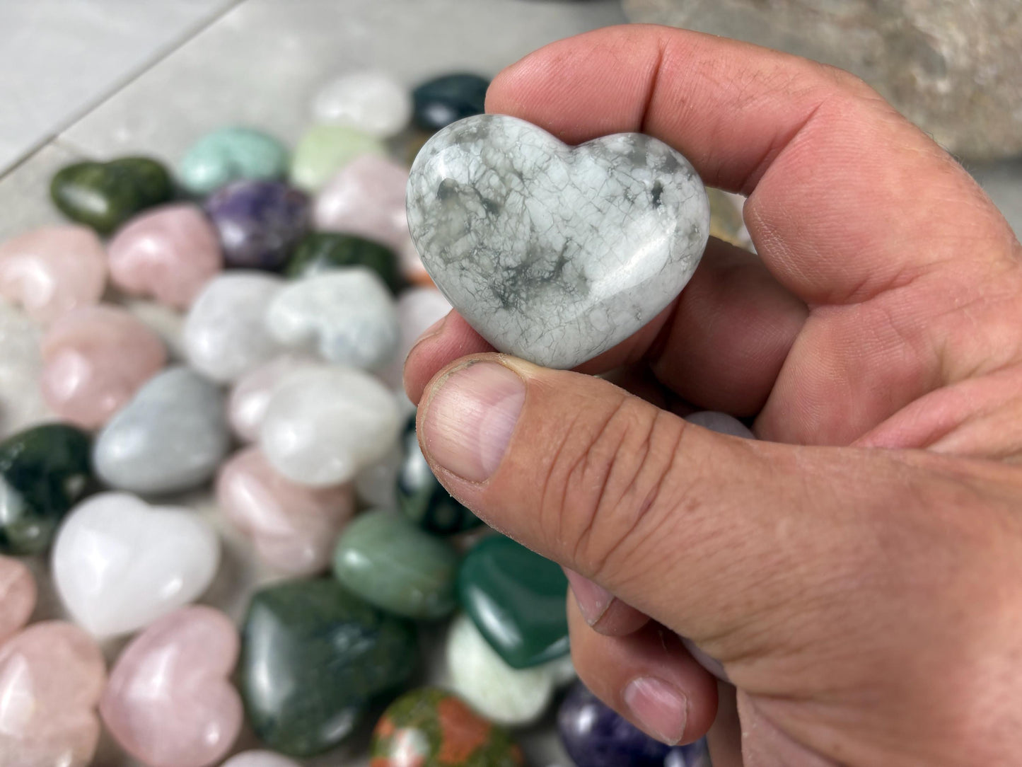 Assorted Heart Talisman Carved Polished Crystal Worry Pocket Personal Protection Stress Anxiety Palm Stone Home Decor Gift BirthdayChristmas