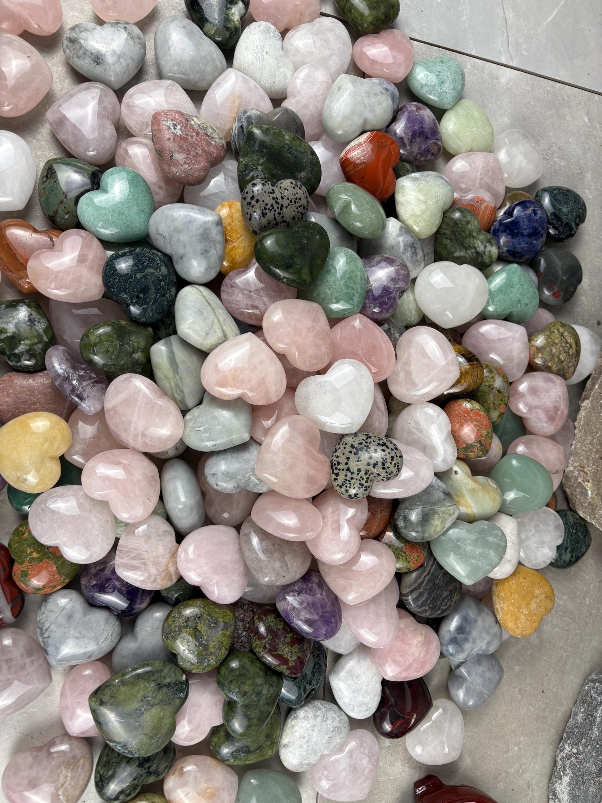 Assorted Heart Talisman Carved Polished Crystal Worry Pocket Personal Protection Stress Anxiety Palm Stone Home Decor Gift BirthdayChristmas