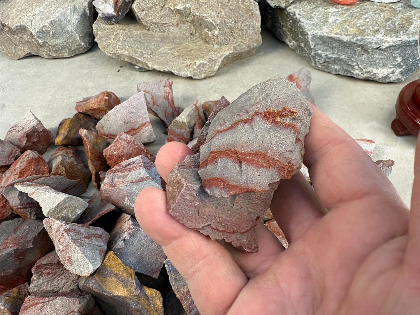 Raw Pyrophyllite Natural Raw Home Decor Arts Crafts Carved Crystal Holiday Home Decor Birthday Worry Anxiety Pocket Stone