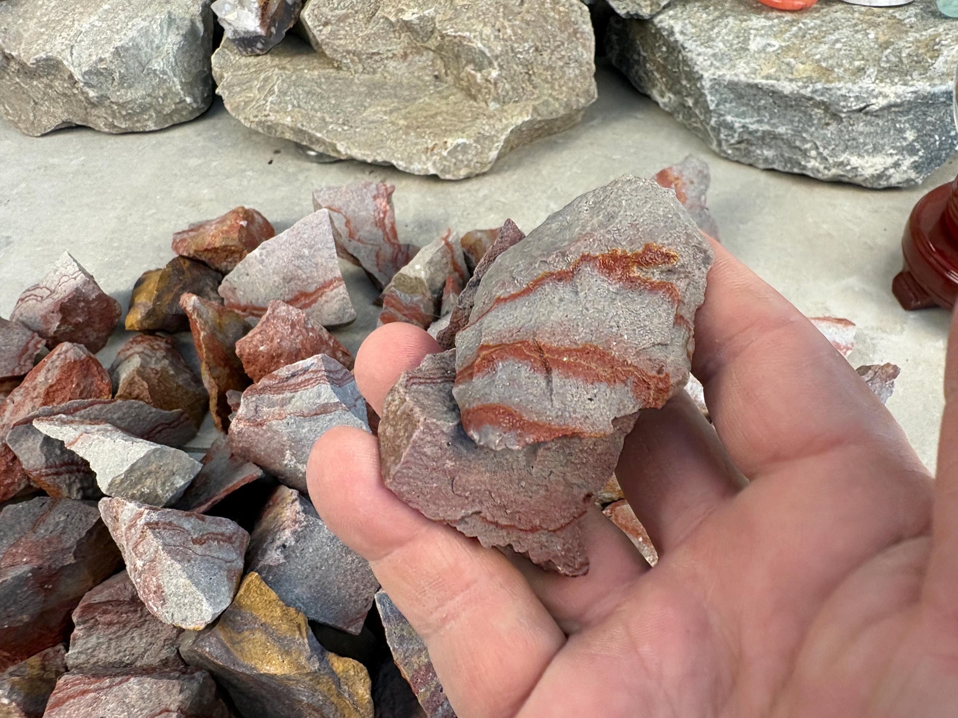 Raw Pyrophyllite Natural Raw Home Decor Arts Crafts Carved Crystal Holiday Home Decor Birthday Worry Anxiety Pocket Stone
