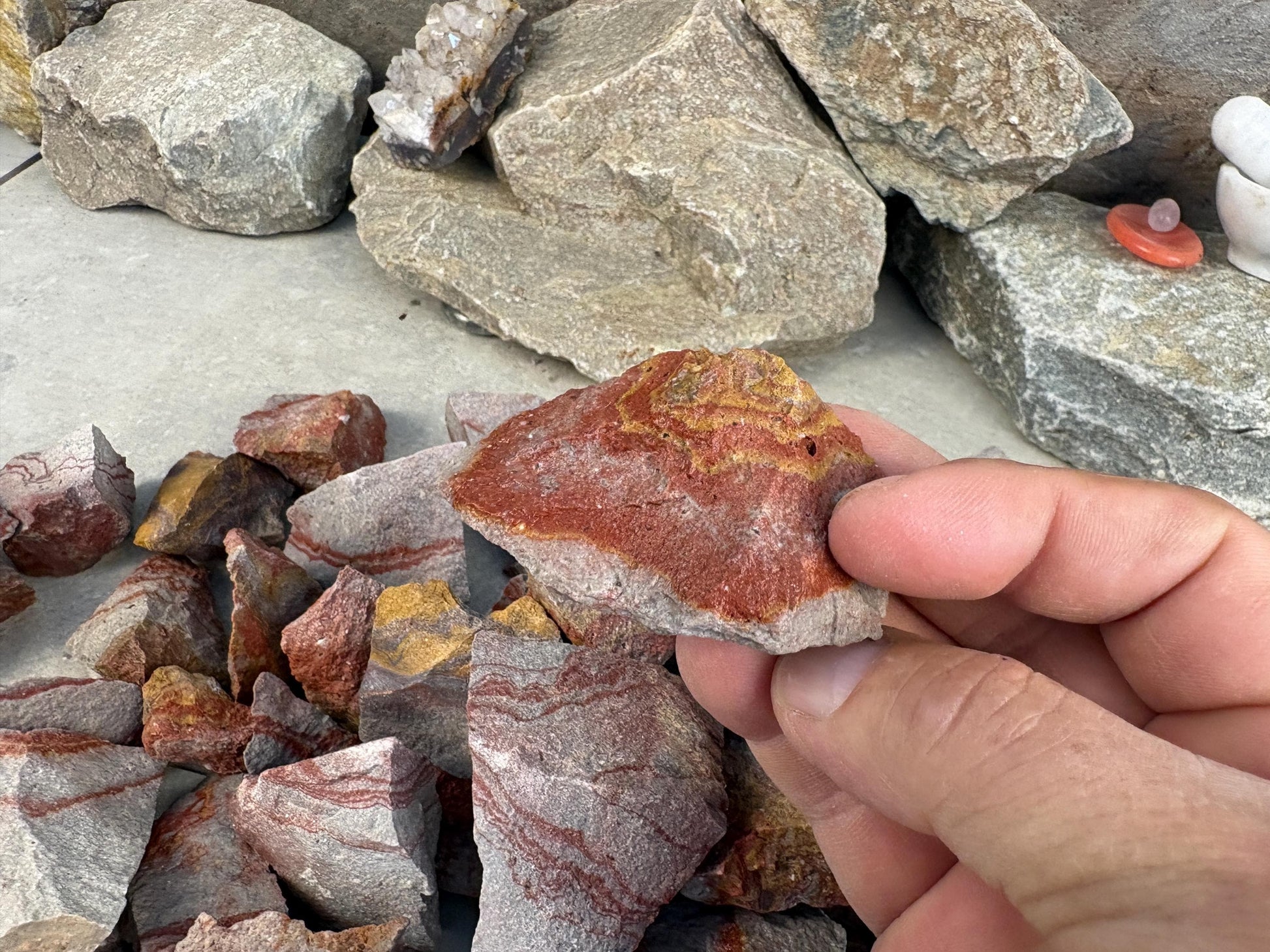 Raw Pyrophyllite Natural Raw Home Decor Arts Crafts Carved Crystal Holiday Home Decor Birthday Worry Anxiety Pocket Stone