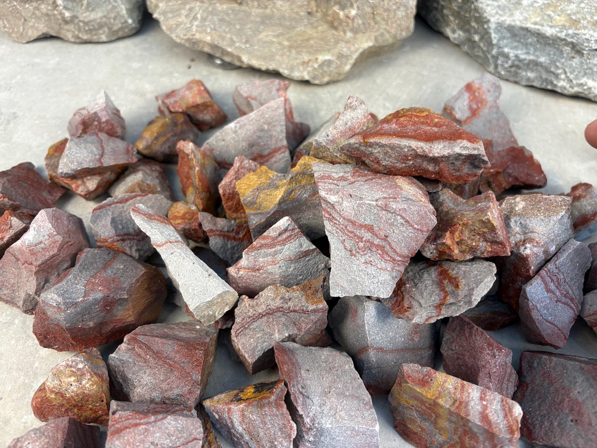 Raw Pyrophyllite Natural Raw Home Decor Arts Crafts Carved Crystal Holiday Home Decor Birthday Worry Anxiety Pocket Stone