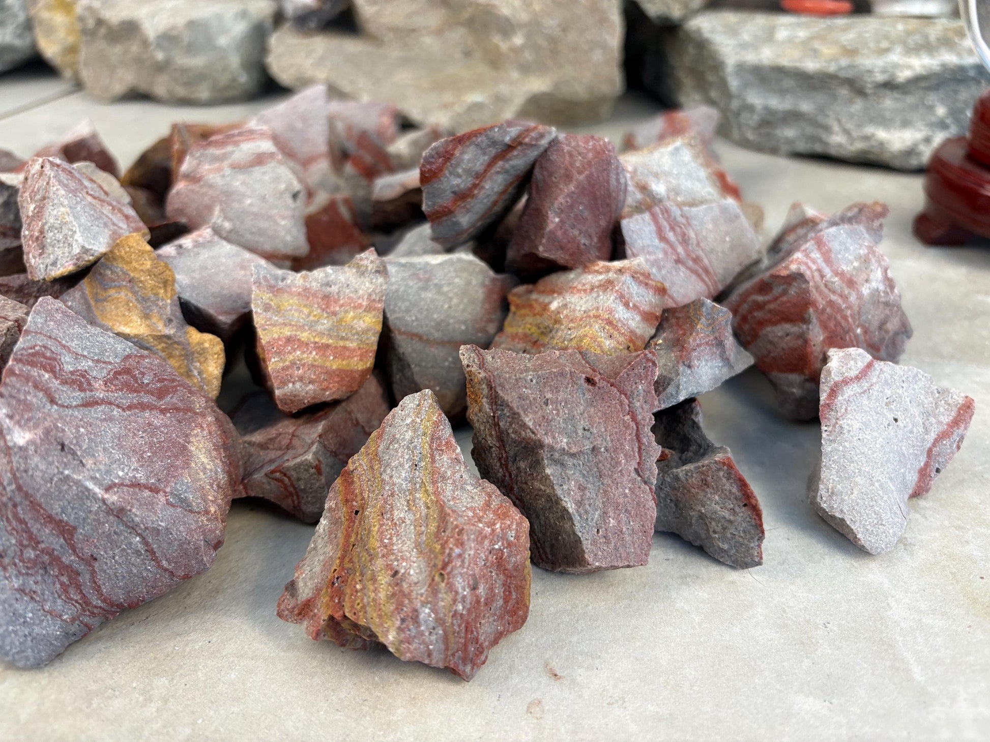 Raw Pyrophyllite Natural Raw Home Decor Arts Crafts Carved Crystal Holiday Home Decor Birthday Worry Anxiety Pocket Stone