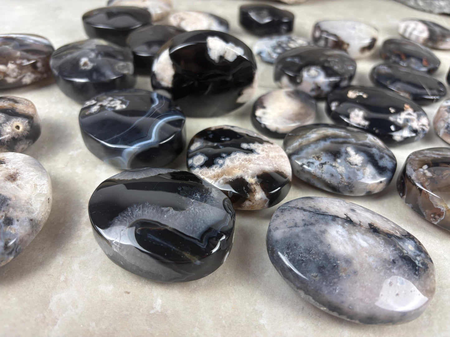 Black Flower Agate Palm Stone: Anxiety Relief Meditation Gift Home Decor Worry Pocket Stress Anxiety Meditation Worry Anxiety Distraction