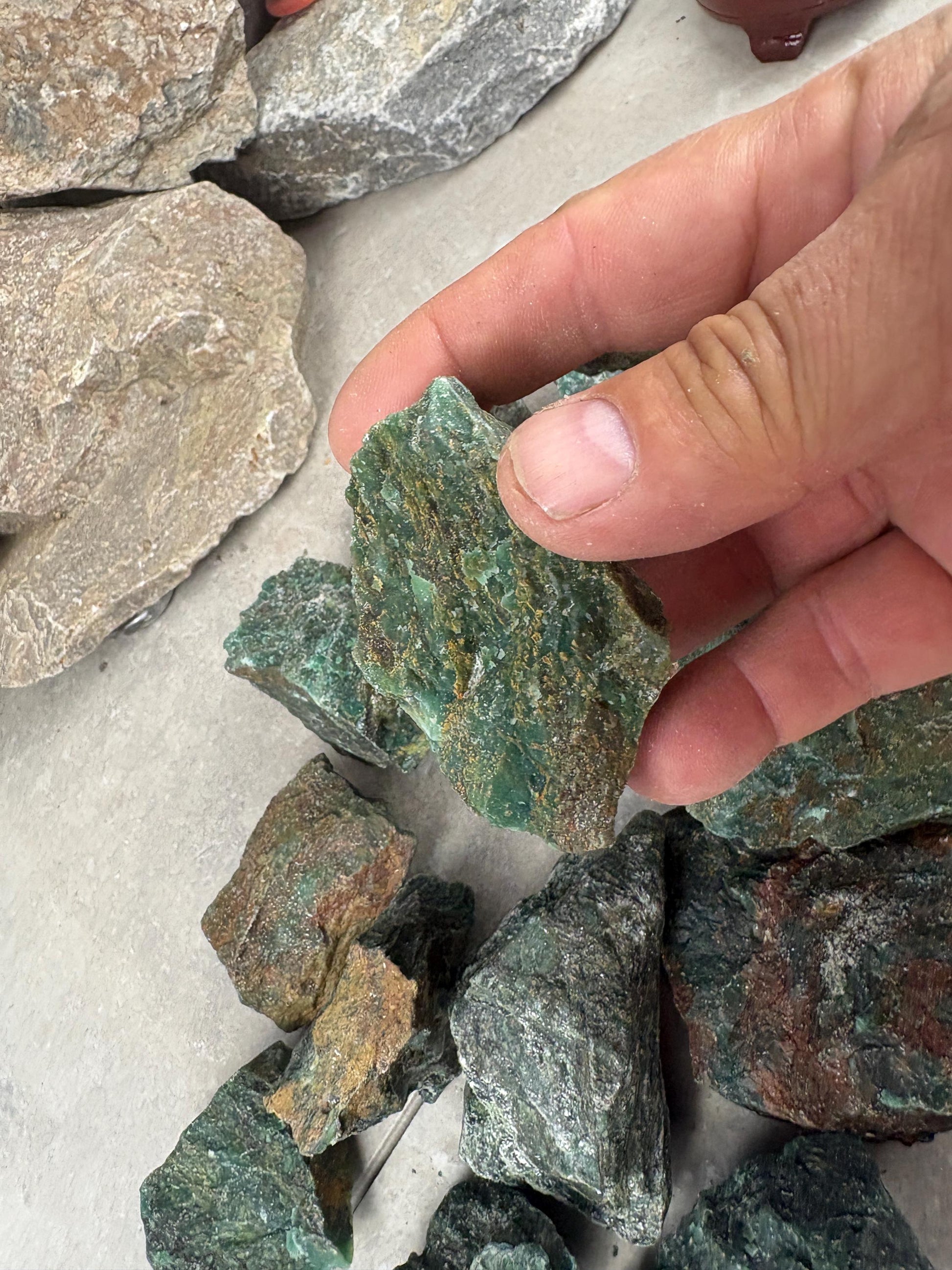 Raw Zimbabwe Makuwa Soapstone Anxiety Relief Meditation Gift Home Decor Worry Pocket Stress Anxiety Palm African Jade Arts Crafts