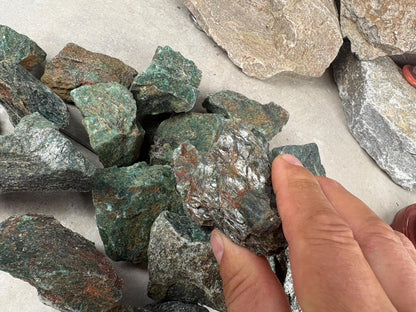 Raw Zimbabwe Makuwa Soapstone Anxiety Relief Meditation Gift Home Decor Worry Pocket Stress Anxiety Palm African Jade Arts Crafts