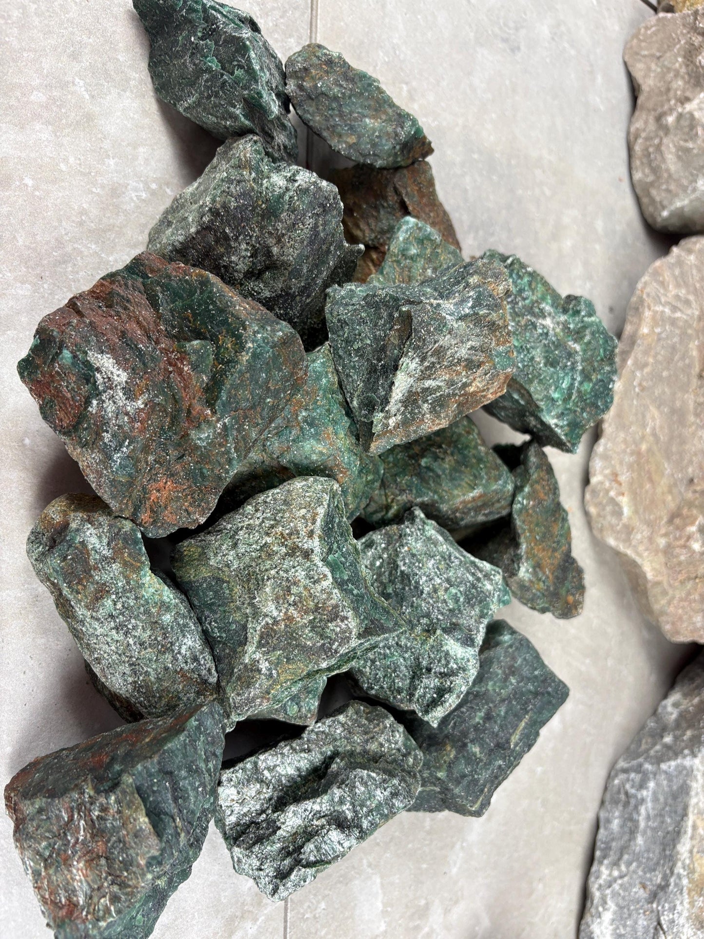 Raw Zimbabwe Makuwa Soapstone Anxiety Relief Meditation Gift Home Decor Worry Pocket Stress Anxiety Palm African Jade Arts Crafts