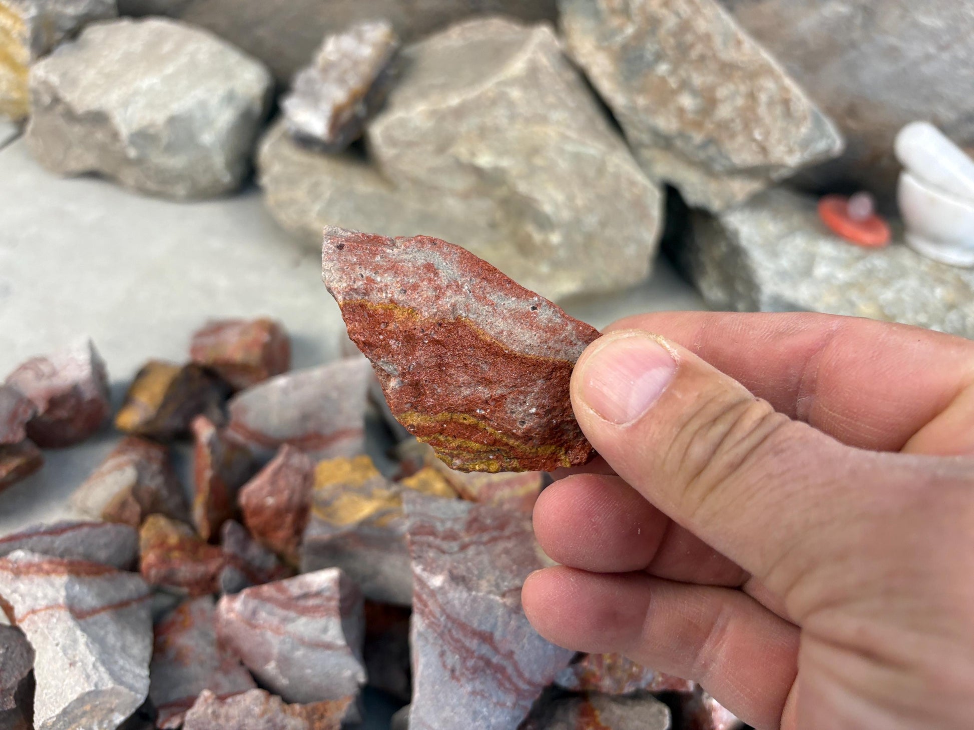 Raw Pyrophyllite Natural Raw Home Decor Arts Crafts Carved Crystal Holiday Home Decor Birthday Worry Anxiety Pocket Stone