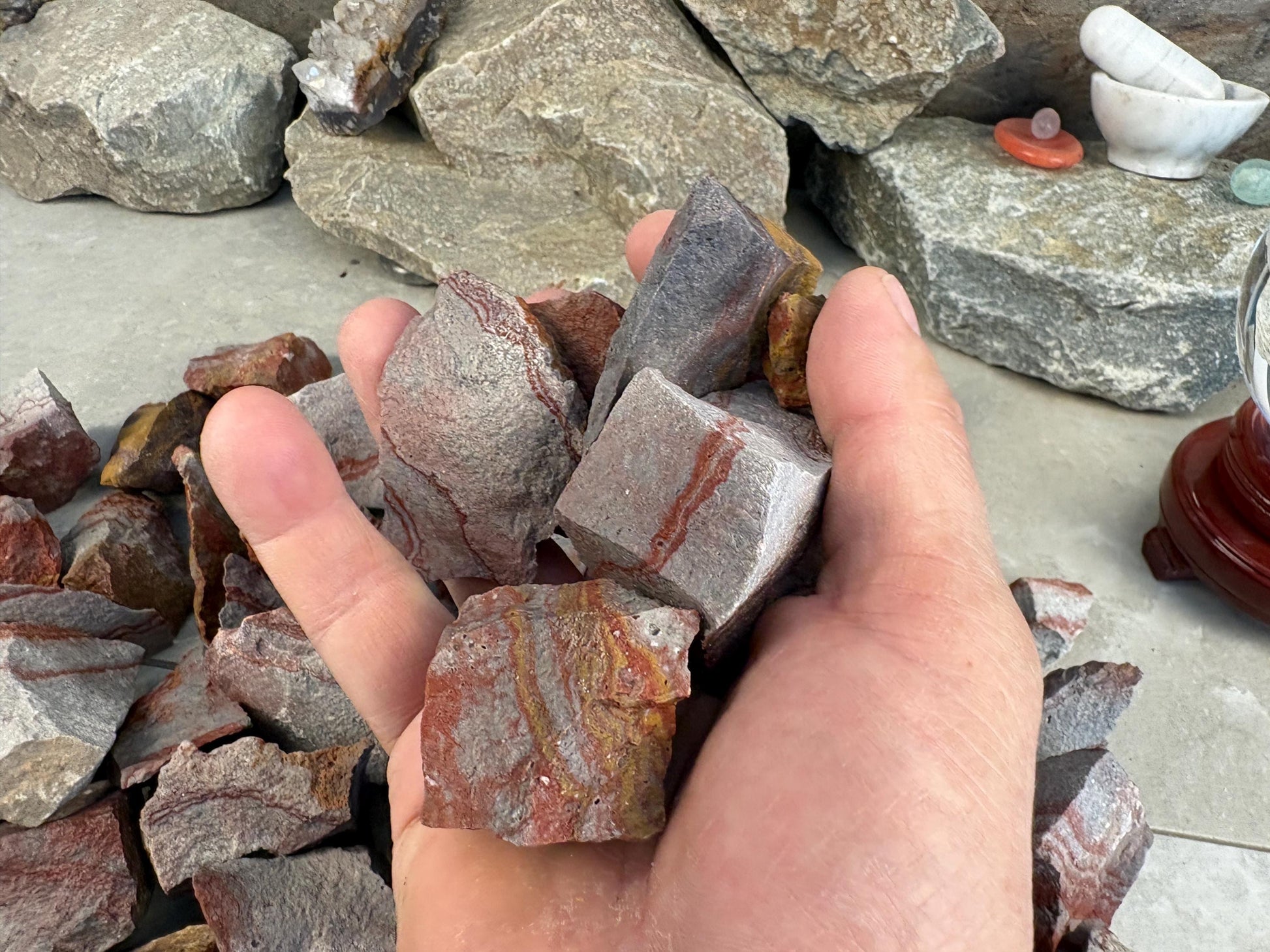 Raw Pyrophyllite Natural Raw Home Decor Arts Crafts Carved Crystal Holiday Home Decor Birthday Worry Anxiety Pocket Stone
