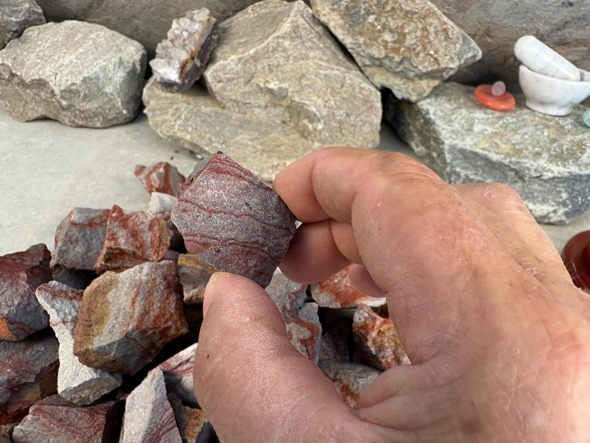 Raw Pyrophyllite Natural Raw Home Decor Arts Crafts Carved Crystal Holiday Home Decor Birthday Worry Anxiety Pocket Stone