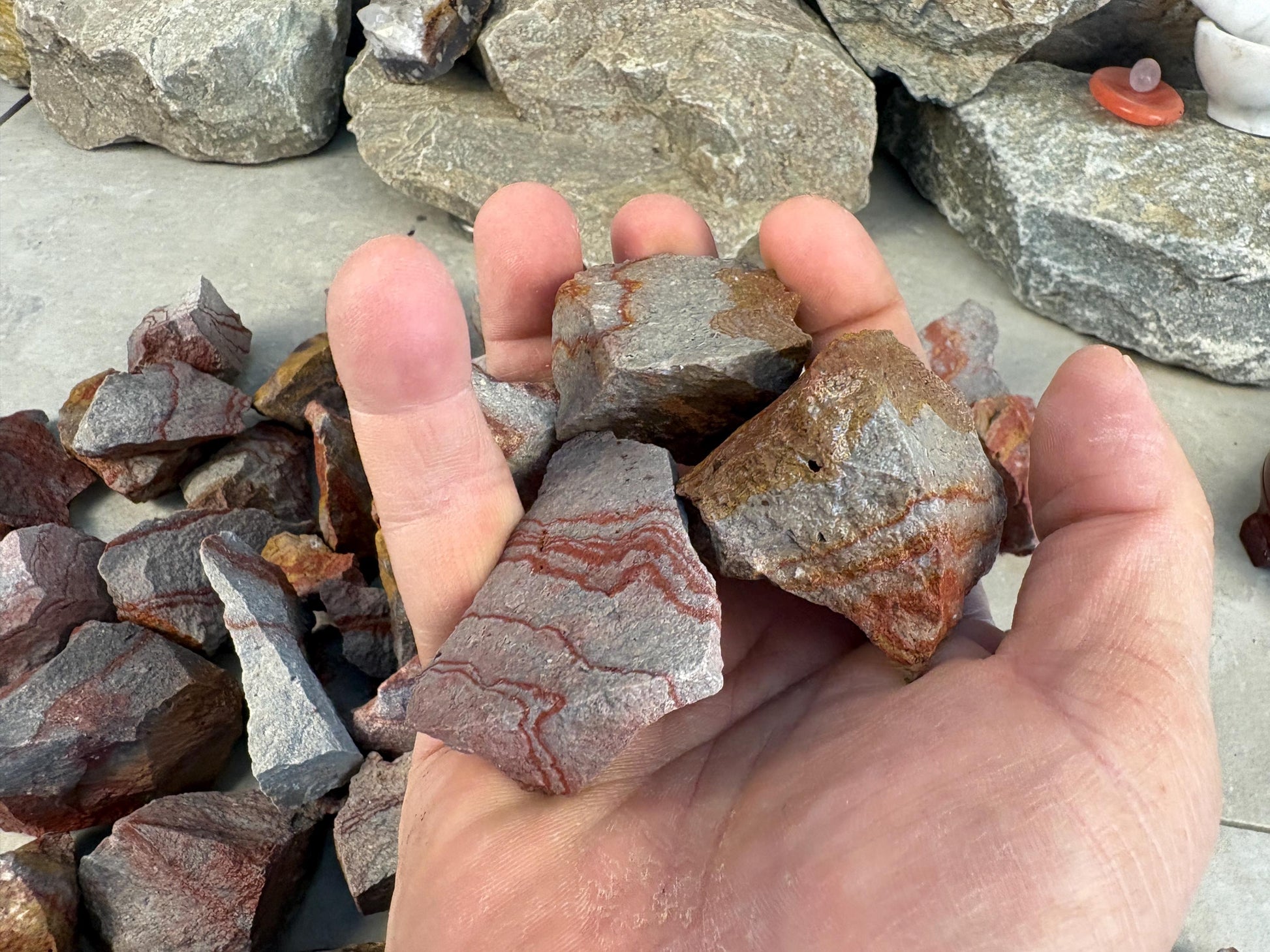 Raw Pyrophyllite Natural Raw Home Decor Arts Crafts Carved Crystal Holiday Home Decor Birthday Worry Anxiety Pocket Stone