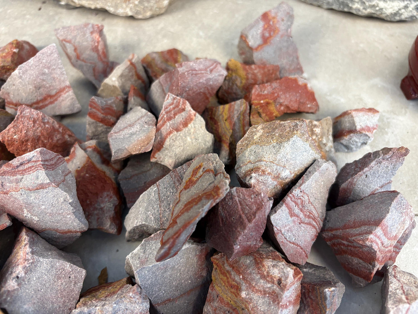 Raw Pyrophyllite Natural Raw Home Decor Arts Crafts Carved Crystal Holiday Home Decor Birthday Worry Anxiety Pocket Stone