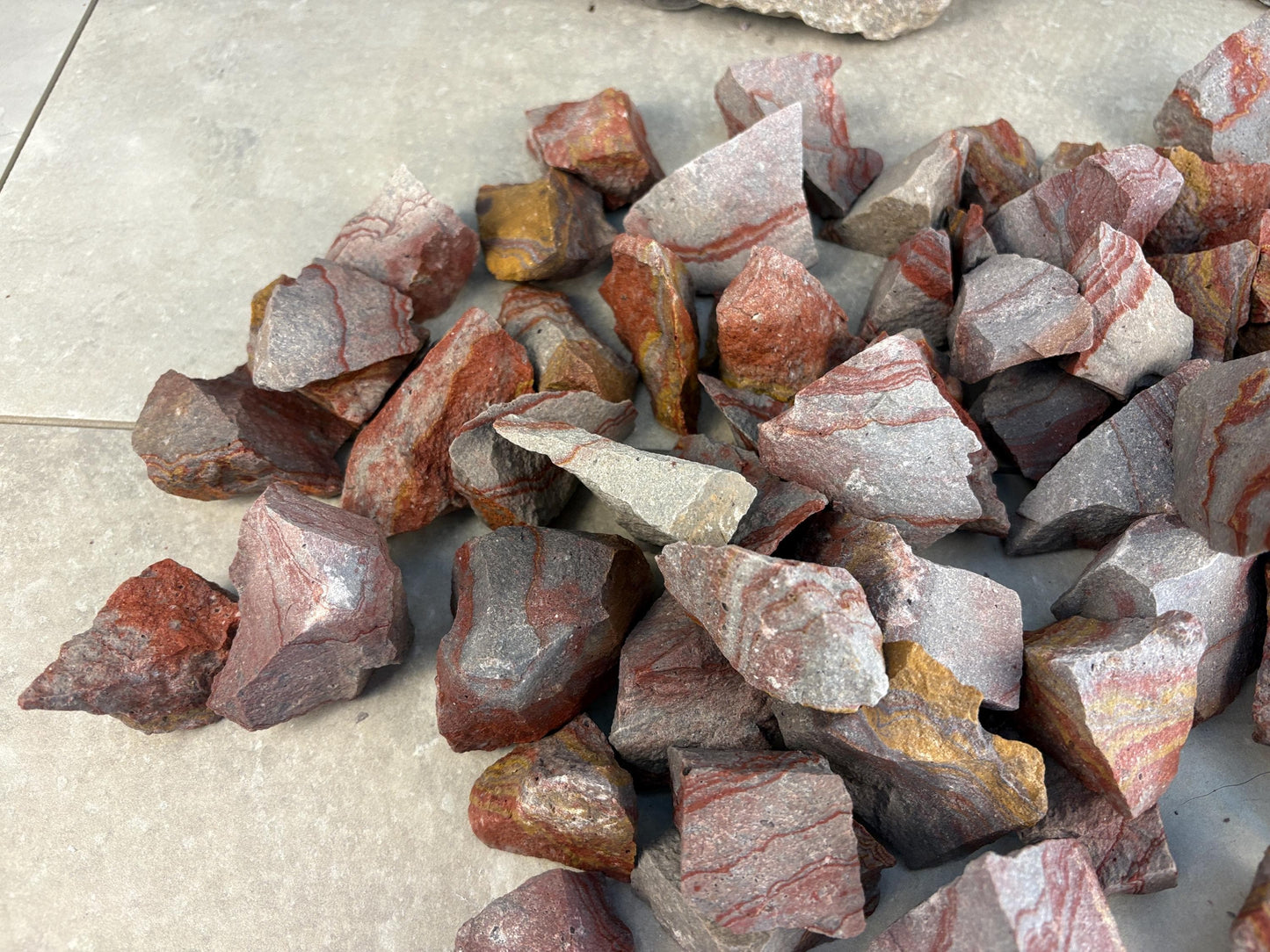 Raw Pyrophyllite Natural Raw Home Decor Arts Crafts Carved Crystal Holiday Home Decor Birthday Worry Anxiety Pocket Stone
