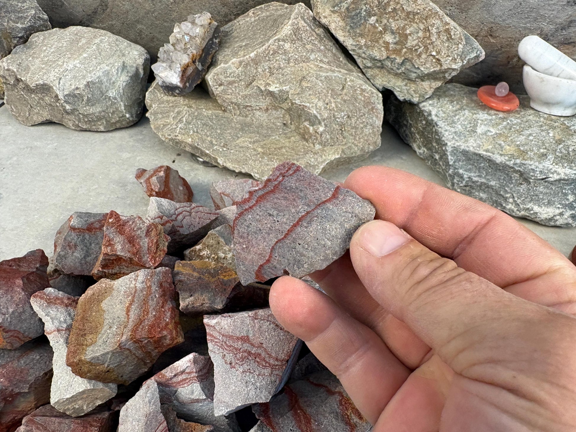 Raw Pyrophyllite Natural Raw Home Decor Arts Crafts Carved Crystal Holiday Home Decor Birthday Worry Anxiety Pocket Stone