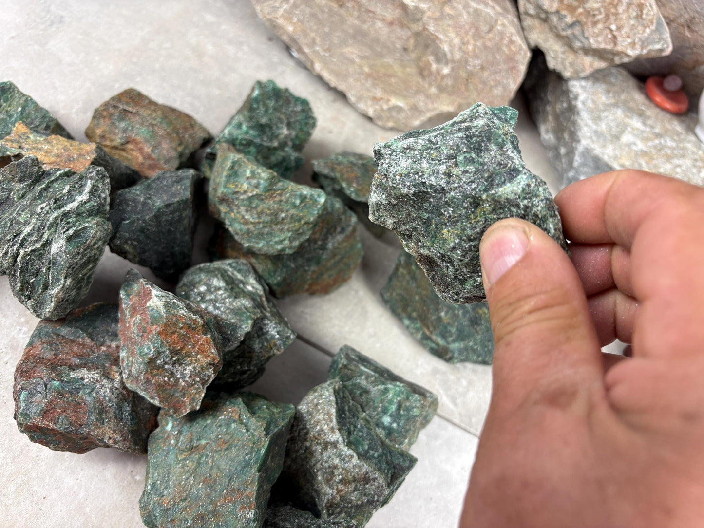 Raw Zimbabwe Makuwa Soapstone Anxiety Relief Meditation Gift Home Decor Worry Pocket Stress Anxiety Palm African Jade Arts Crafts