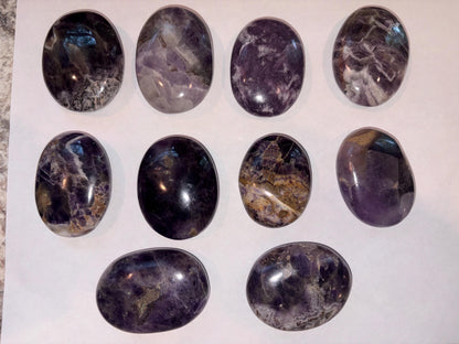Traditional India Saputra Amethyst Mountain Palm Stone Polished Carved Crystal Home Decor Worry Pocket Stress Anxiety Palm Stone Birthday