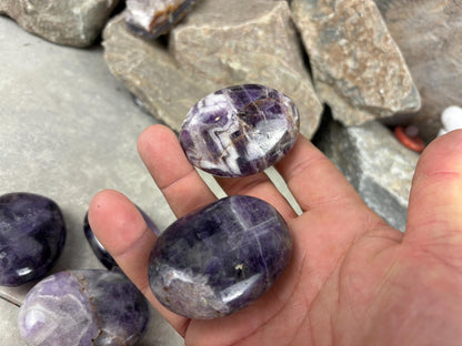 Traditional India Saputra Amethyst Mountain Palm Stone Polished Carved Crystal Home Decor Worry Pocket Stress Anxiety Palm Stone Birthday
