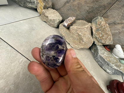 Traditional India Saputra Amethyst Mountain Palm Stone Polished Carved Crystal Home Decor Worry Pocket Stress Anxiety Palm Stone Birthday