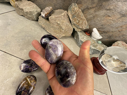 Traditional India Saputra Amethyst Mountain Palm Stone Polished Carved Crystal Home Decor Worry Pocket Stress Anxiety Palm Stone Birthday