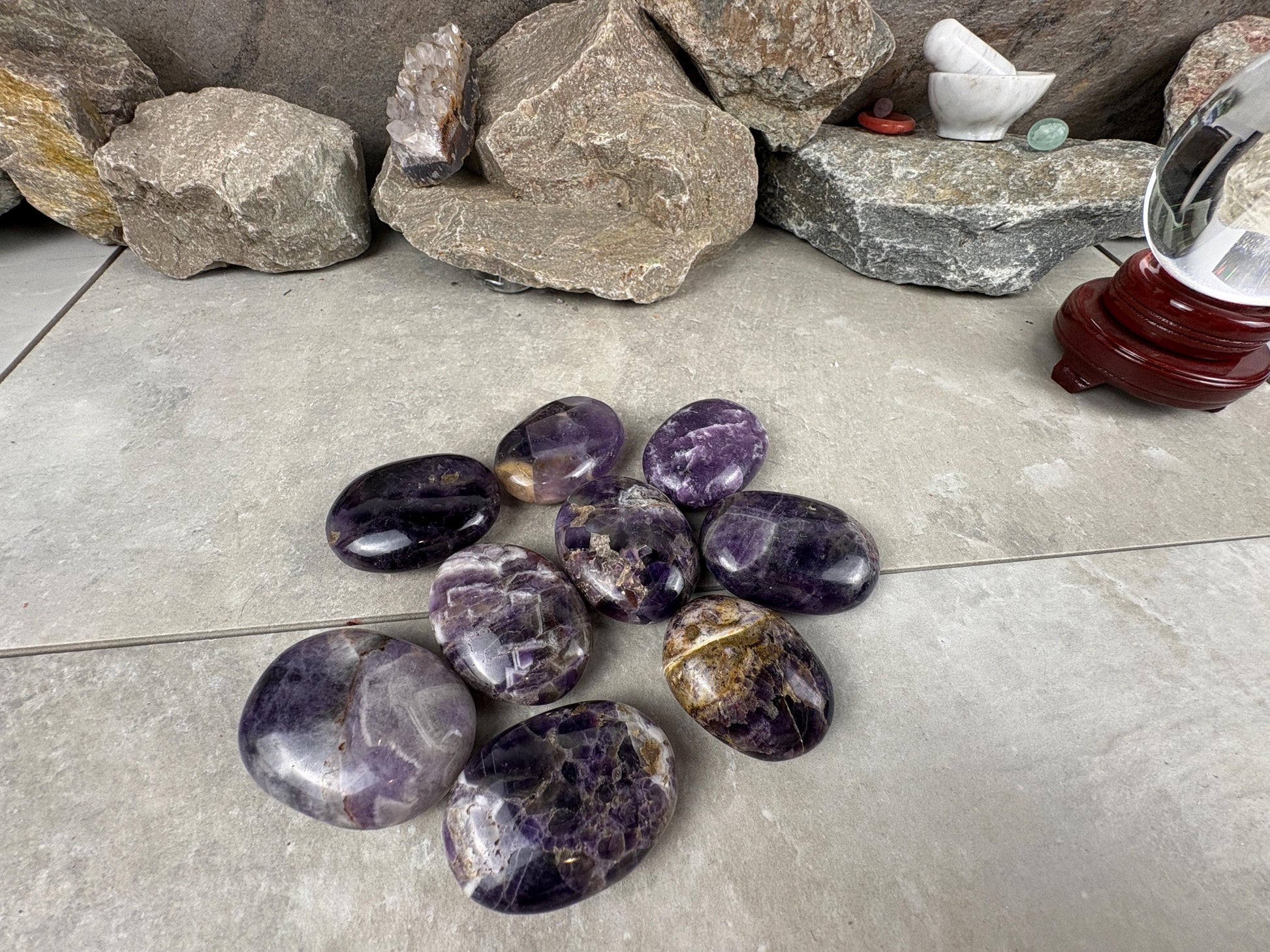 Traditional India Saputra Amethyst Mountain Palm Stone Polished Carved Crystal Home Decor Worry Pocket Stress Anxiety Palm Stone Birthday
