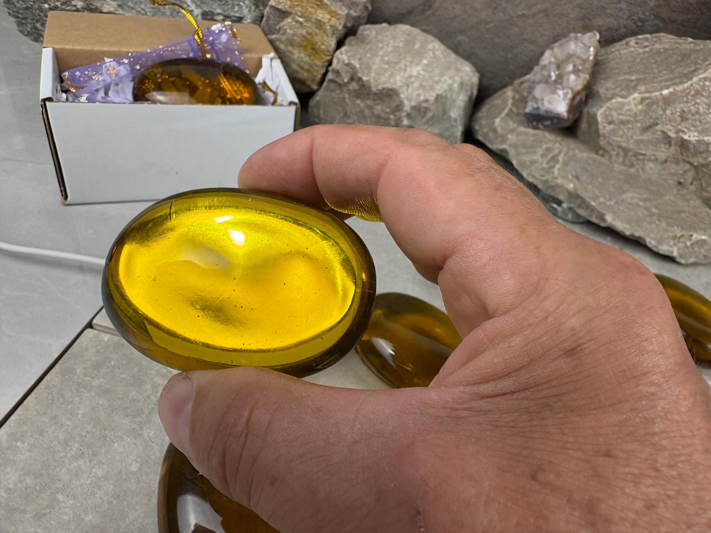 Smelting Honey Quartz Palm Stones Healing Crystal Yellow Quartz Spiritual Energy Stone Meditation Mindfulness Handheld Crystal Home Decor