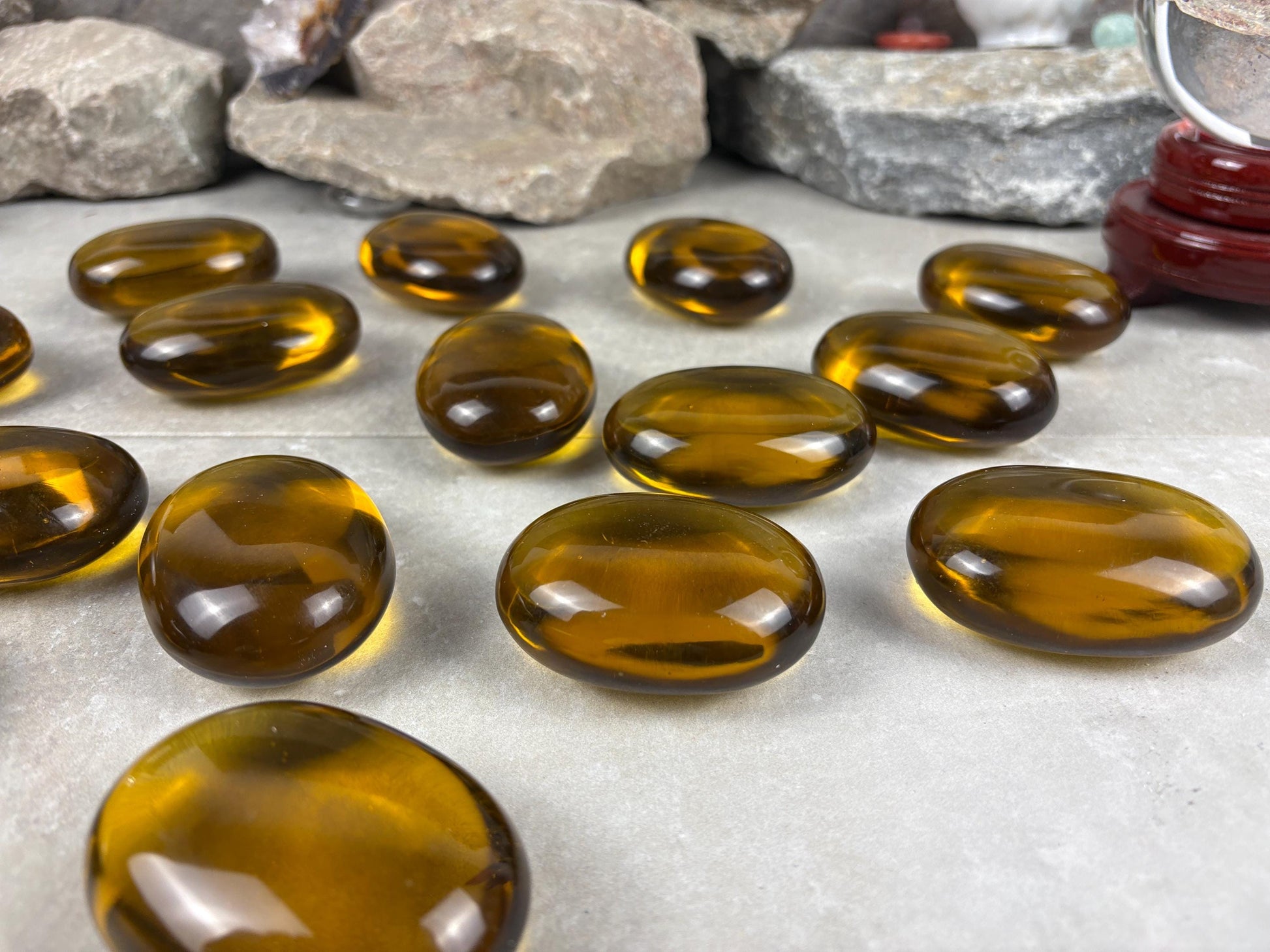 Smelting Honey Quartz Palm Stones Healing Crystal Yellow Quartz Spiritual Energy Stone Meditation Mindfulness Handheld Crystal Home Decor