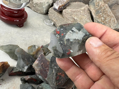 Rajasthan Raw Indian Blood Stone Rough Crystal Carved Stone for Anxiety Relief Arts and Crafts Meditation Birthday Gift