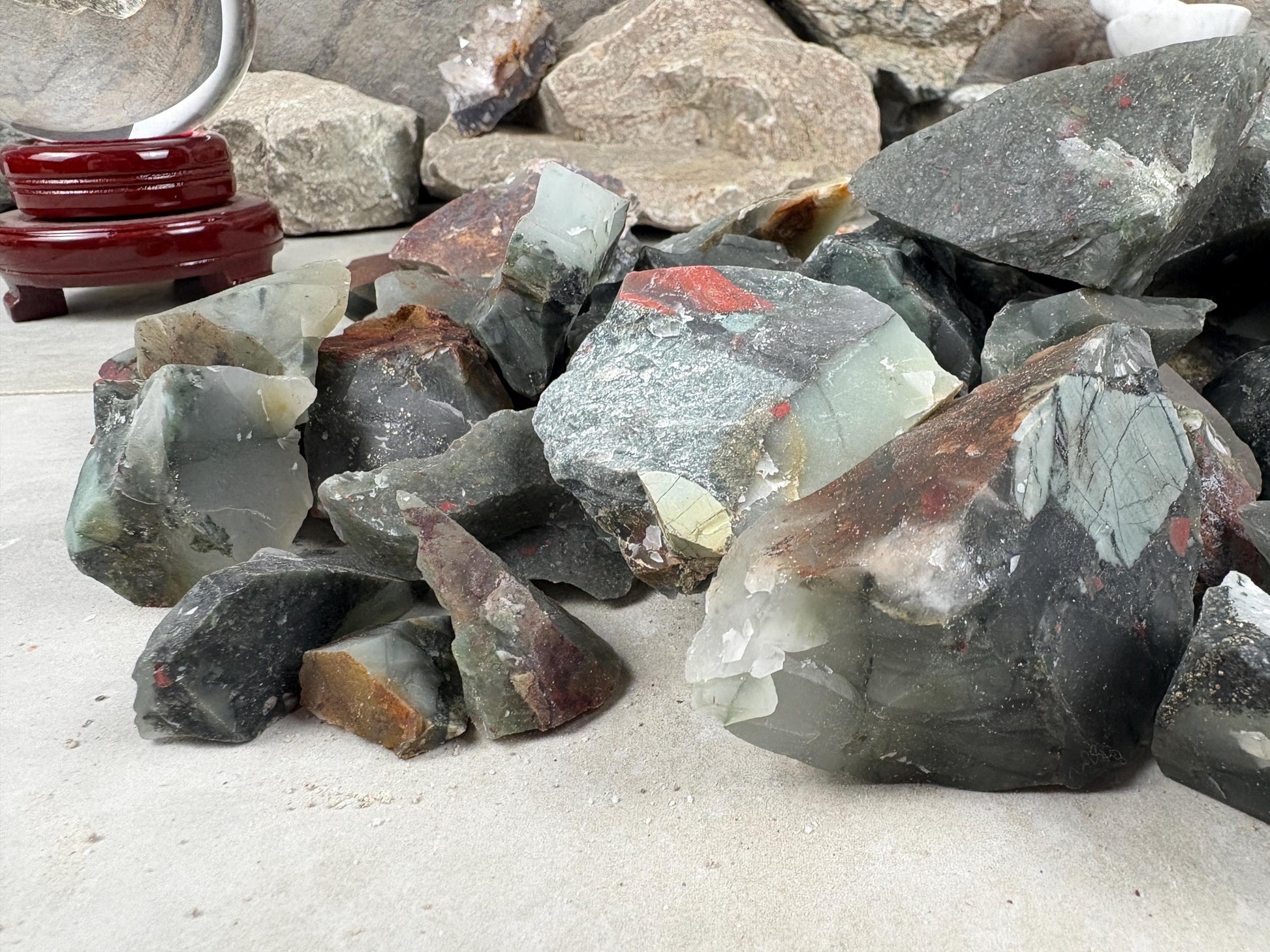 Rajasthan Raw Indian Blood Stone Rough Crystal Carved Stone for Anxiety Relief Arts and Crafts Meditation Birthday Gift