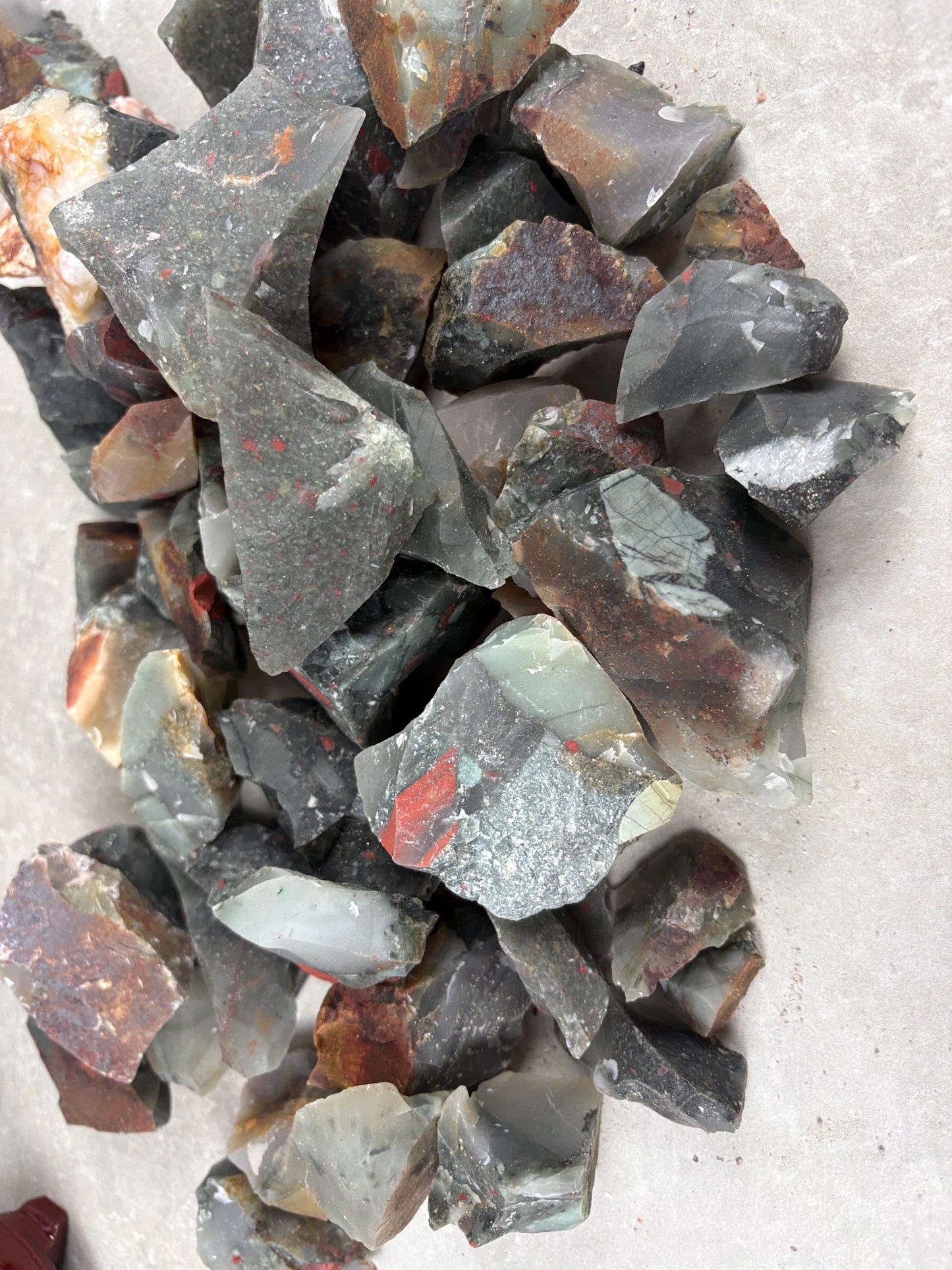 Rajasthan Raw Indian Blood Stone Rough Crystal Carved Stone for Anxiety Relief Arts and Crafts Meditation Birthday Gift