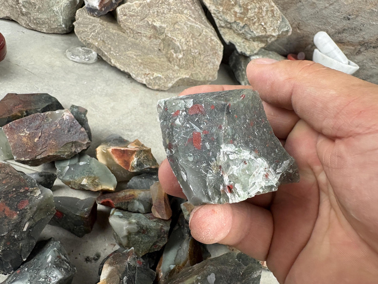 Rajasthan Raw Indian Blood Stone Rough Crystal Carved Stone for Anxiety Relief Arts and Crafts Meditation Birthday Gift