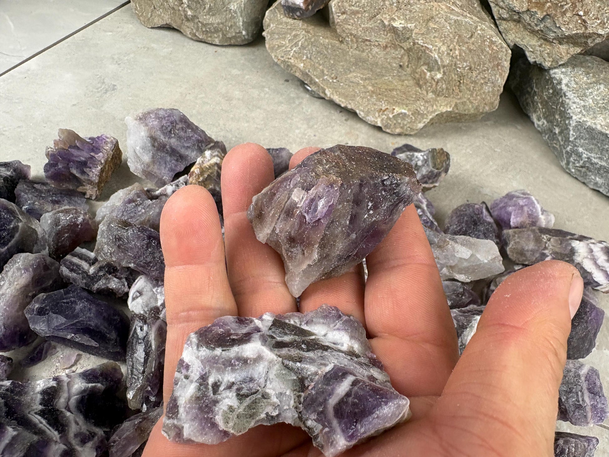 Madhya Pradesh Raw Saputra Chevron Amethyst High Frequency Home Decor Craft Supplies Energy Healing Stone Crystal Gift Birthday Anxiety