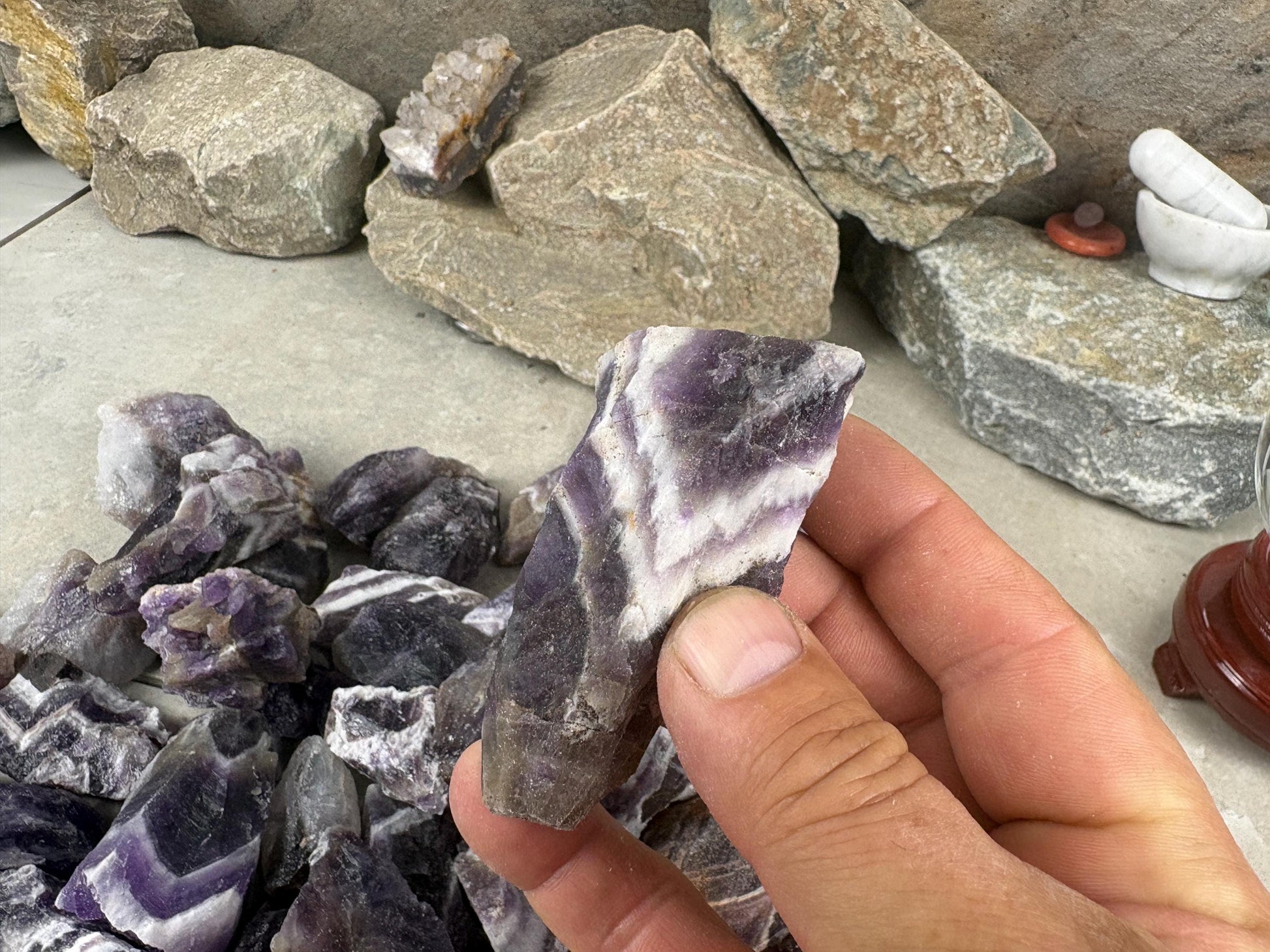 Madhya Pradesh Raw Saputra Chevron Amethyst High Frequency Home Decor Craft Supplies Energy Healing Stone Crystal Gift Birthday Anxiety