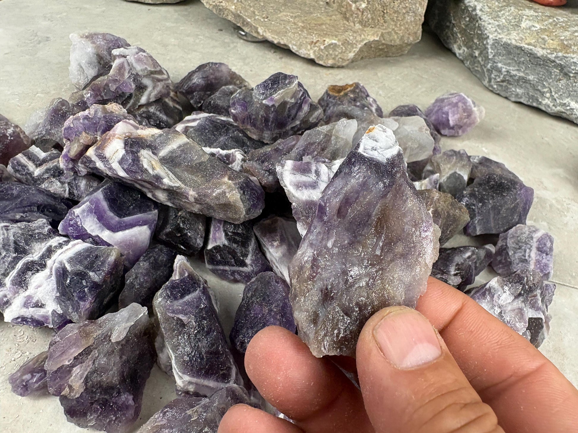 Madhya Pradesh Raw Saputra Chevron Amethyst High Frequency Home Decor Craft Supplies Energy Healing Stone Crystal Gift Birthday Anxiety