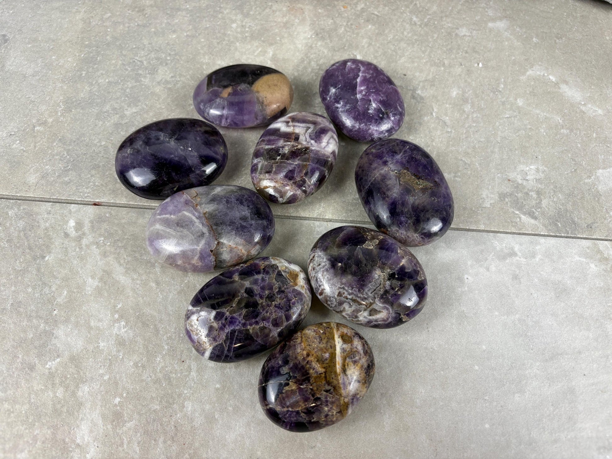 Traditional India Saputra Amethyst Mountain Palm Stone Polished Carved Crystal Home Decor Worry Pocket Stress Anxiety Palm Stone Birthday