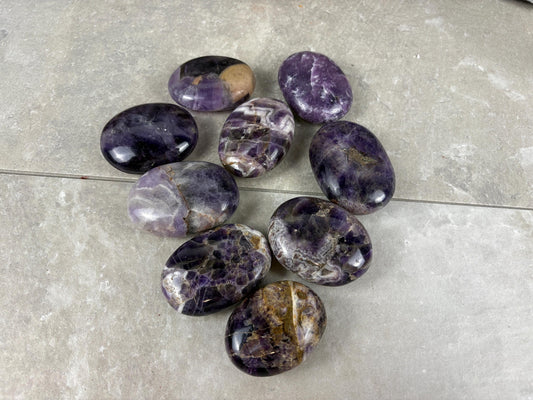Traditional India Saputra Amethyst Mountain Palm Stone Polished Carved Crystal Home Decor Worry Pocket Stress Anxiety Palm Stone Birthday