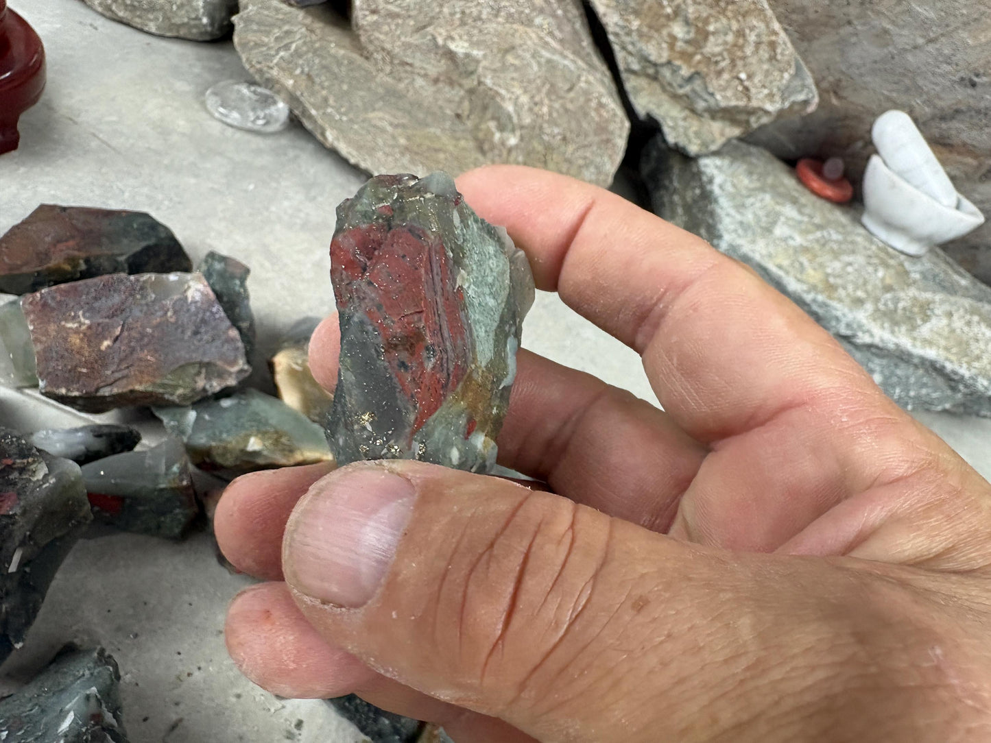 Rajasthan Raw Indian Blood Stone Rough Crystal Carved Stone for Anxiety Relief Arts and Crafts Meditation Birthday Gift