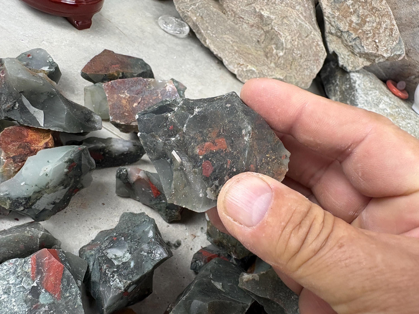 Rajasthan Raw Indian Blood Stone Rough Crystal Carved Stone for Anxiety Relief Arts and Crafts Meditation Birthday Gift