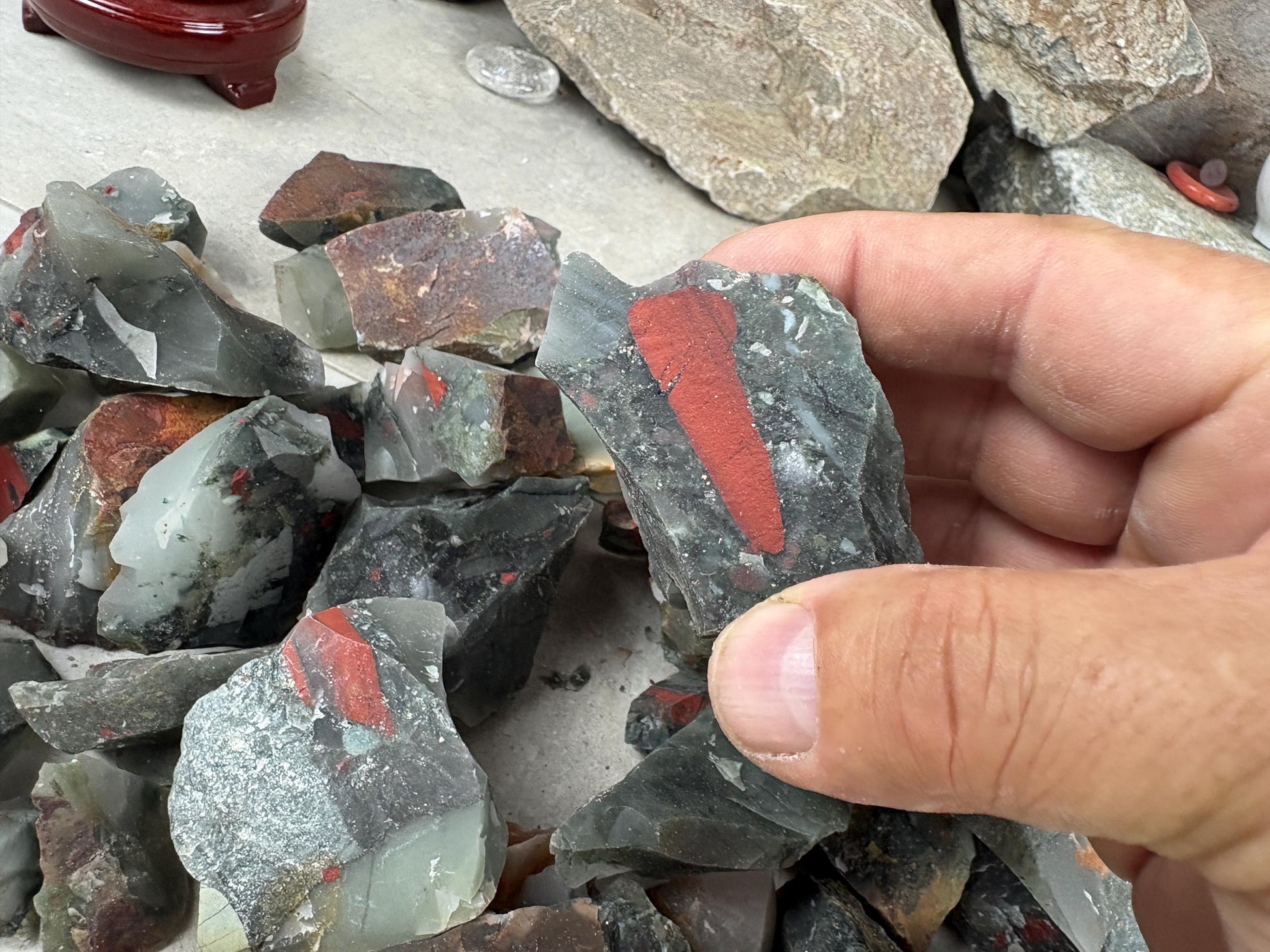 Rajasthan Raw Indian Blood Stone Rough Crystal Carved Stone for Anxiety Relief Arts and Crafts Meditation Birthday Gift